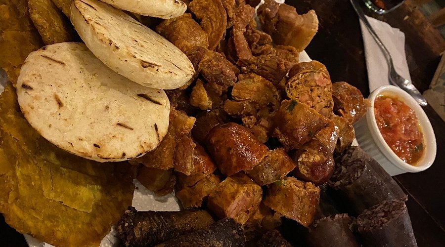 Comida tipica de antioquia en el restaurante Donde Estela en Sabaneta.jpg